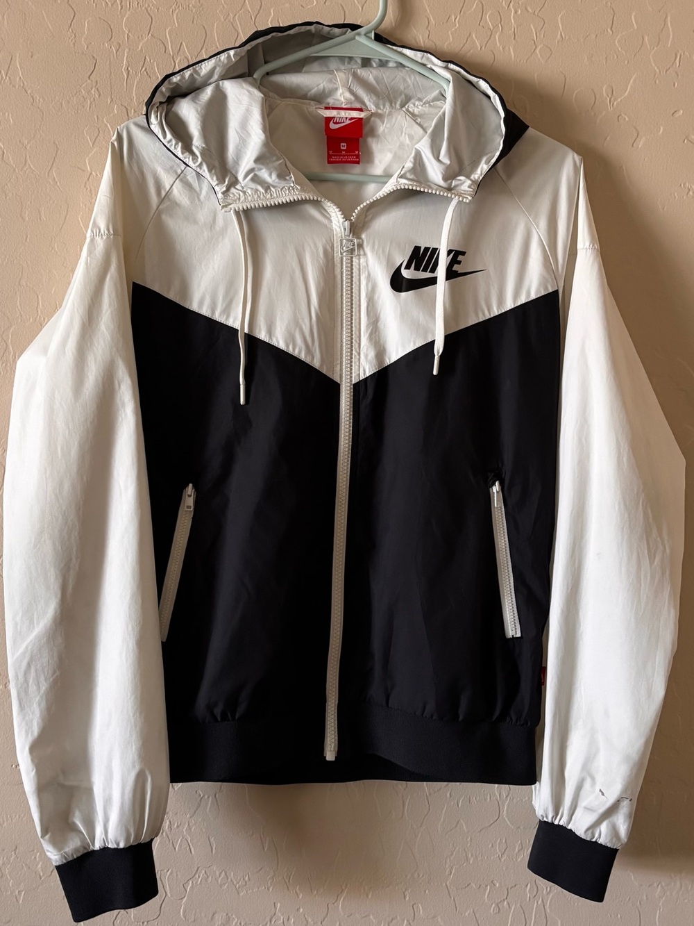 Nike Black & White Color Block Red Tag Windbreaker Full Zip Jacket Medium